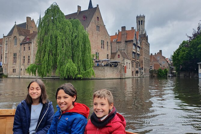 Guided boat trip and walk - The Basilica and Bruges civic center