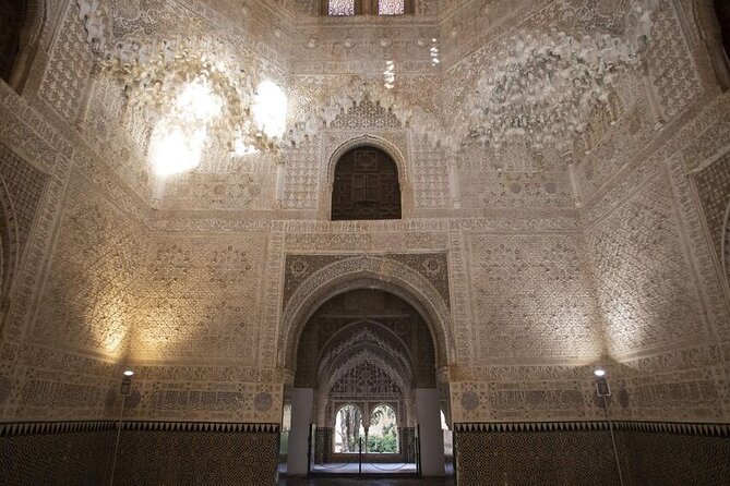 Guided Walking Tour of the Alhambra in Granada - The gardens, Medina, and Partal areas