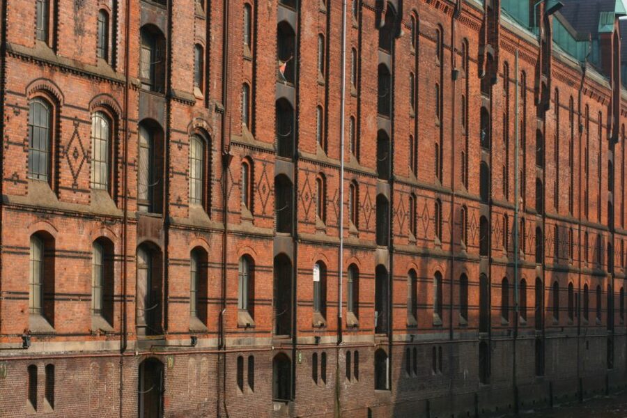 Hamburg: Guided Port Walk for Families - Starting in Deichstraße, where Hamburg’s merchants lived