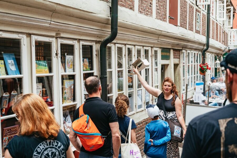 Hamburg: Guided Walking Tour for Magic Fans - Deichstraße: Hamburg’s oldest old-town street