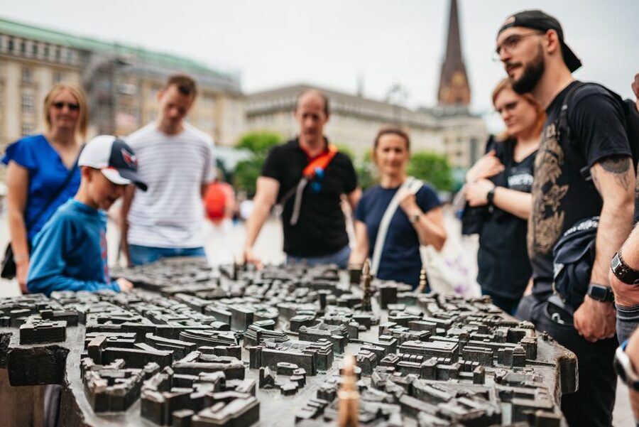 Hamburg: Guided Walking Tour for Magic Fans - Krameramtsstuben and the end of the walk
