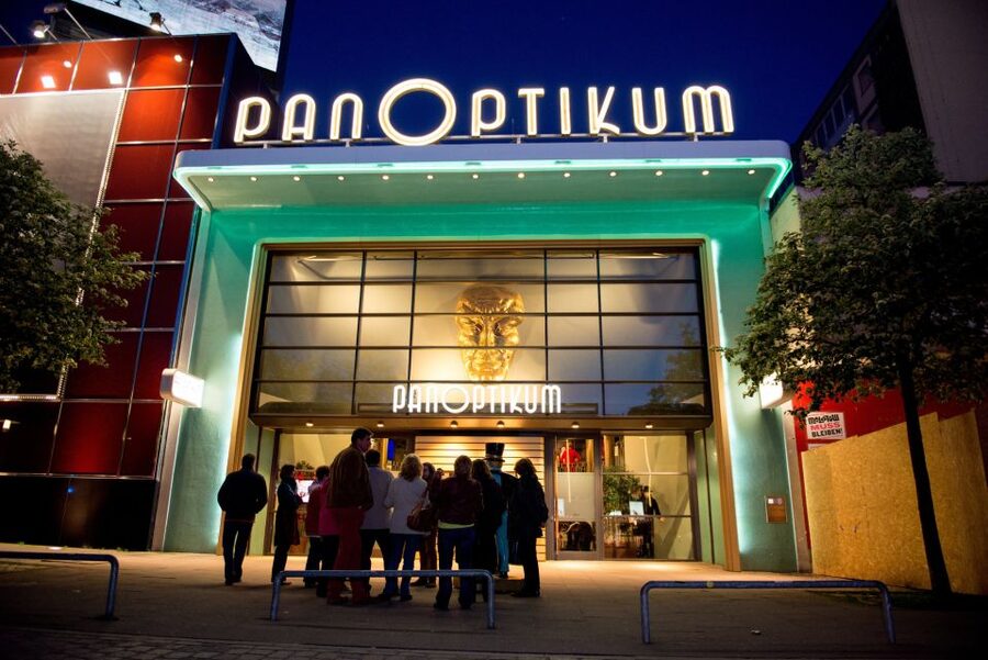 Hamburg: Private Tour Red Light District Walking Tour - Reeperbahn: Hamburg’s famous adult playground