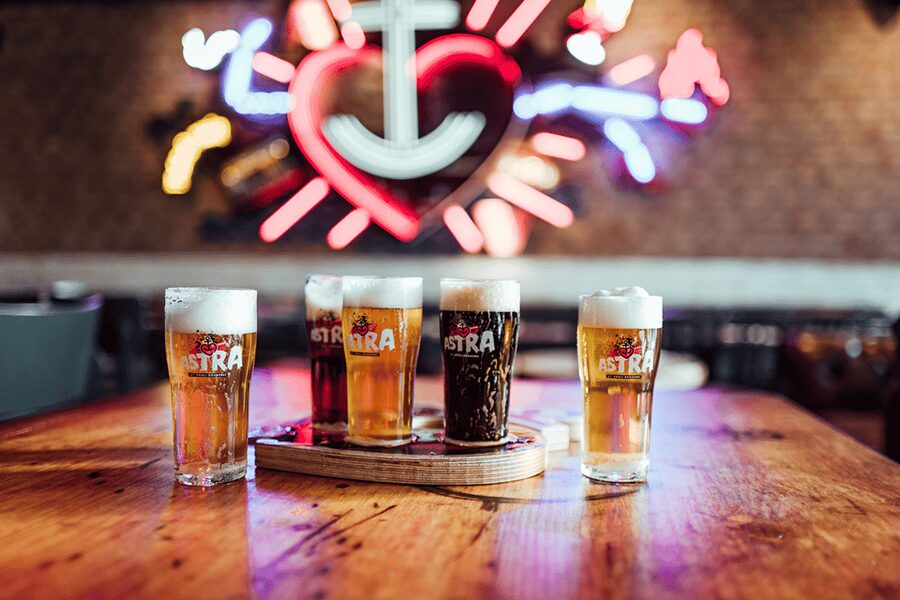 Hamburg: St. Pauli Breweries Walking Tour with Tastings - Entering Zur Ritze and its unusual boxing cellar