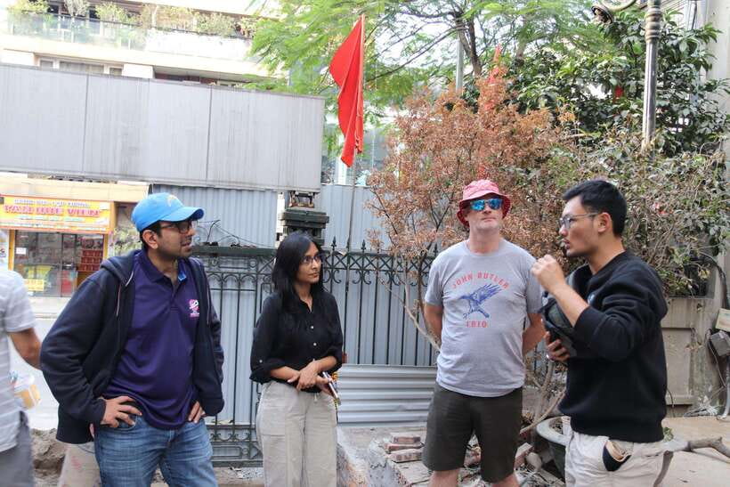 Hanoi: Cho Gioi Vietnam War History Walking Tour - The short taxi ride and a change of pace