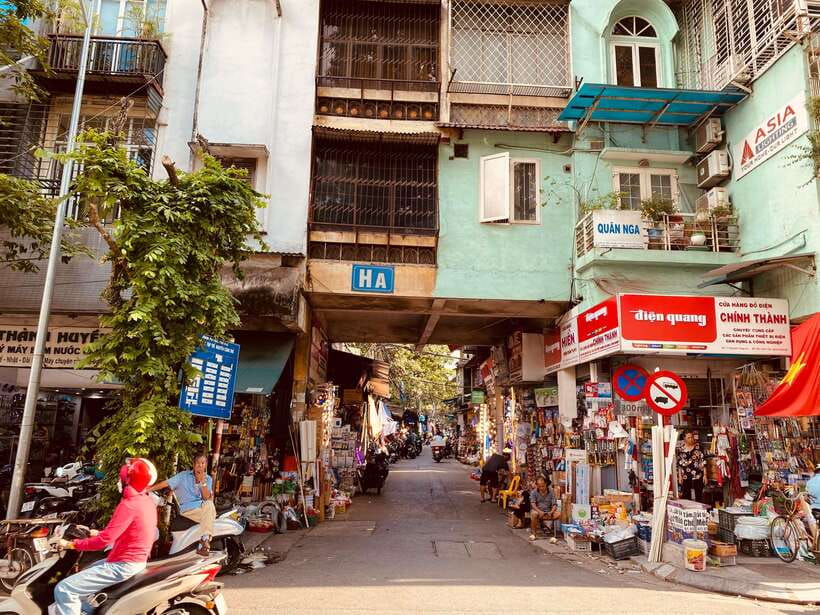 Hanoi: Cho Gioi Vietnam War History Walking Tour - Train Street and the 65 Railway coffee stop