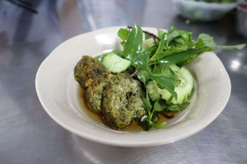 Hanoi: Michelin Guide Street Food Walking Tour - The practical drawbacks to consider