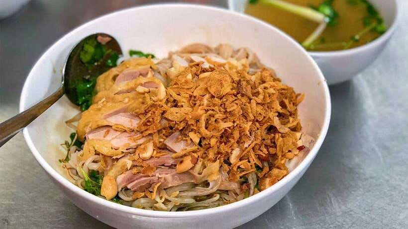 Hanoi: Michelin Guide Street Food Walking Tour - Meeting your guide near Bat Su Street