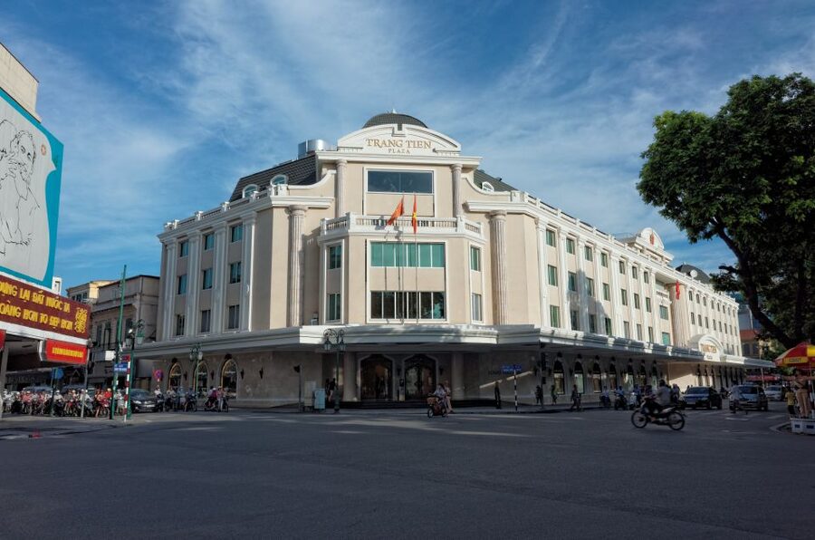 Hanoi: Street Food Walking Tour & Water Puppet Show - Inside the Thang Long Water Puppet Theatre