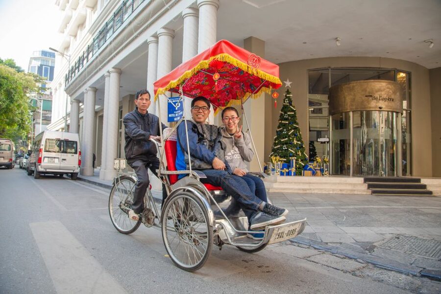 Hanoi Walking Street Food Tour & Cyclo Ride - Phở with a special sauce