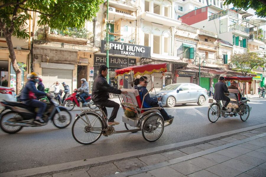 Hanoi Walking Street Food Tour & Cyclo Ride - Bánh Mì and Hanoi’s quick street meal