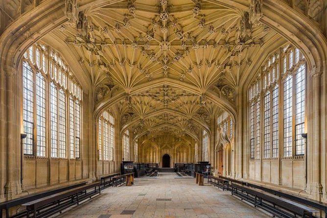 Harry Potter Walking Tour of Oxford Including New College - St. Mary’s links Harry Potter with Narnia