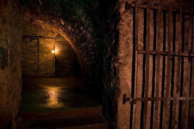 Haunted Vaults Walking Tour in Edinburgh - Entering the vaults and the torture display