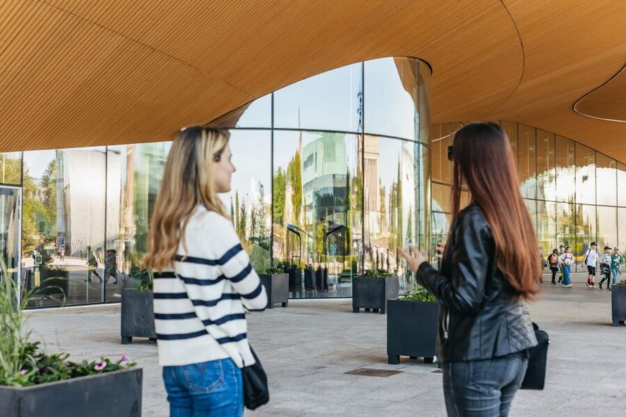 Helsinki: Private Walking Tour with a Local - The guides are the heart of the experience