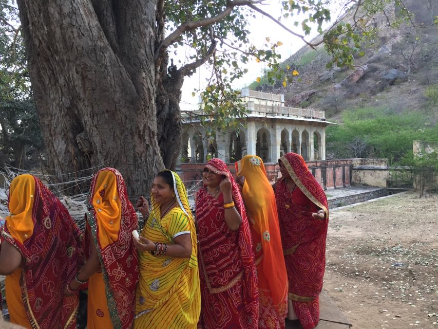 Heritage Walk & Street Food Tasting in Jaipur - Chaura Rasta: tea, snacks, and city orientation