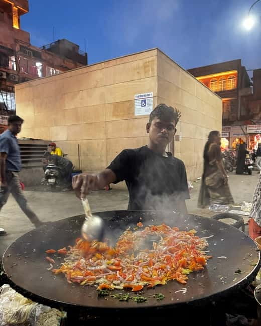 Heritage Walk & Street Food Tasting in Jaipur - History, temples, and local customs