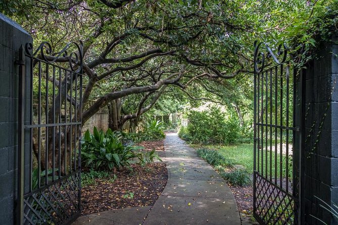 Hidden Alleyways and Historic Sites Small-Group Walking Tour - Rainbow Row and the limit of seeing from outside