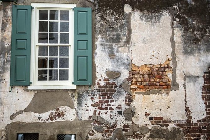 Hidden Alleyways and Historic Sites Small-Group Walking Tour - What $34 buys you in Charleston