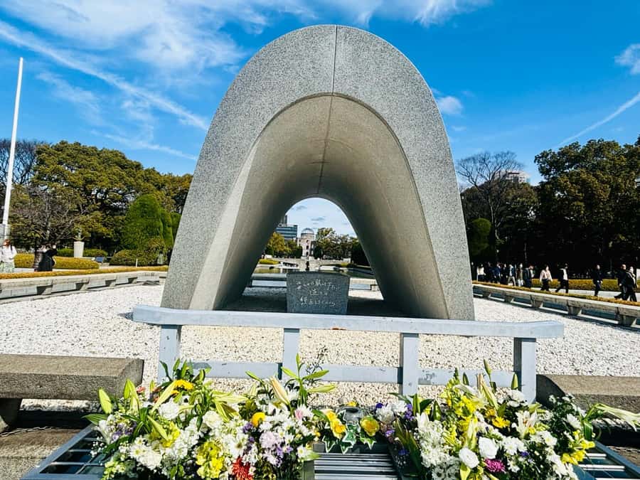 Hiroshima: Private City Highlights Walking Tour - Spending an hour inside the Peace Memorial Museum