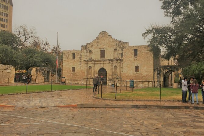 Historic Downtown & Riverwalk Walking Tour - Main Plaza and San Fernando Cathedral