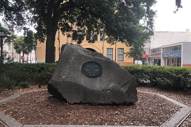 Historic Savannah Guided Walking Tour - Colonial Park Cemetery and the stories beneath the streets