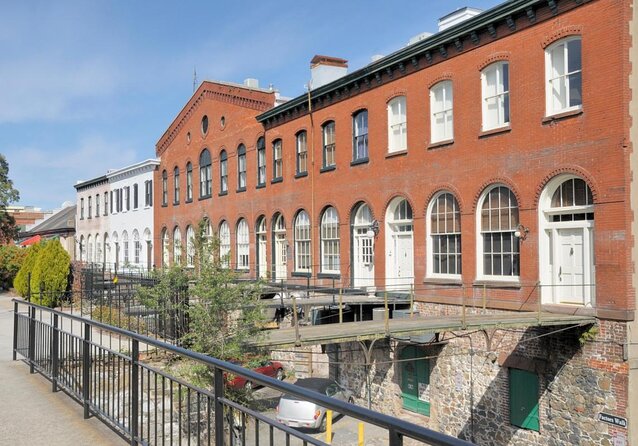 Historic Savannah Guided Walking Tour - Historic homes and the architecture along the route