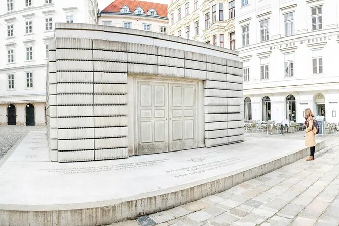 Historical Hitler Walking Tour of Vienna - The art academy and the limits of the Hitler story