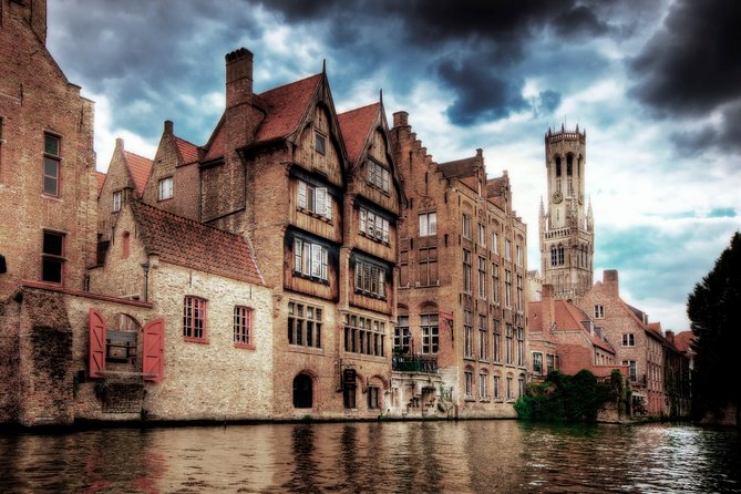 Historical Walking Tour: Legends of Bruges - Sint-Janshospitaal explains medieval care