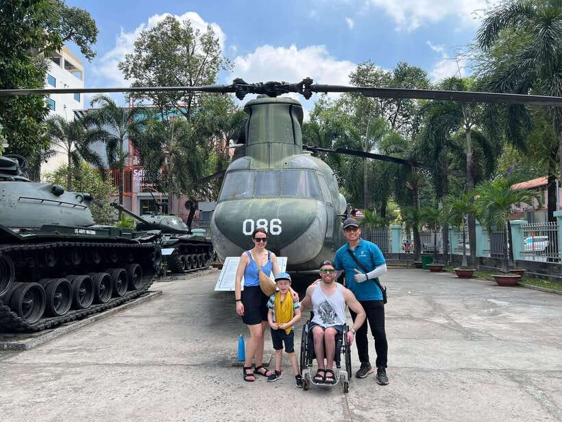 Ho Chi Minh: City Highlights Guided Walking Tour - French-era Saigon at Notre-Dame Cathedral