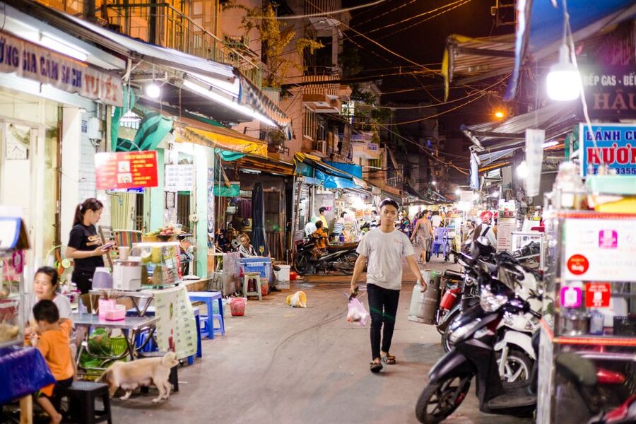 Ho Chi Minh City: Private Street Food Evening Walking Tour - Beef in wild betel leaves and thick noodle soup