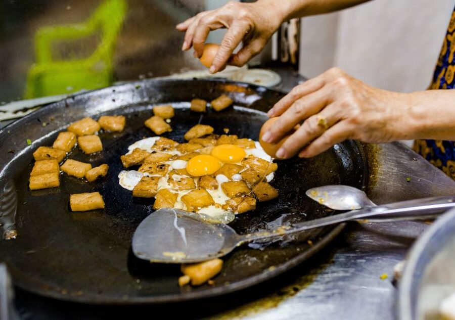 Ho Chi Minh City: Private Street Food Evening Walking Tour - Seafood alley and the evening’s biggest feast