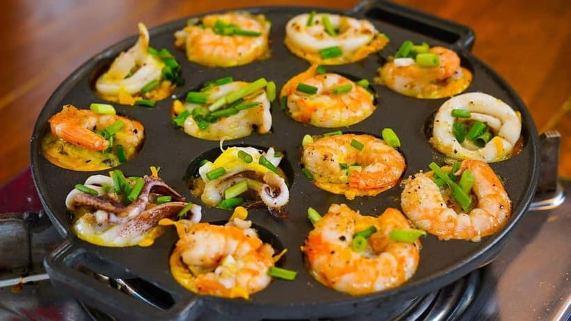 Ho Chi Minh City: Super Niche Walking Street Food Tour - First tastings: bánh cuốn and the flavors of Saigon