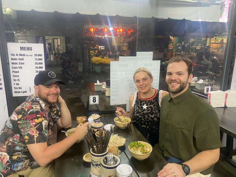 Ho Chi Minh City: Walking Food Tour with 13 Tastings - First tastes: bánh xèo and bò lá lốt