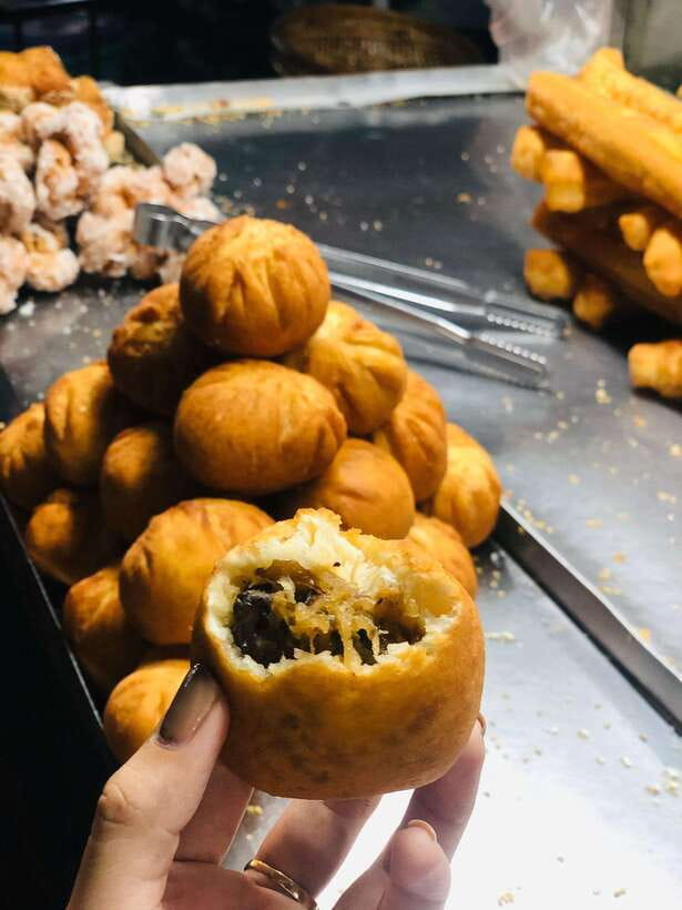 Ho Chi Minh City: Walking Food Tour with 13 Tastings - Chợ Hồ Thị Kỷ and the flower market stop