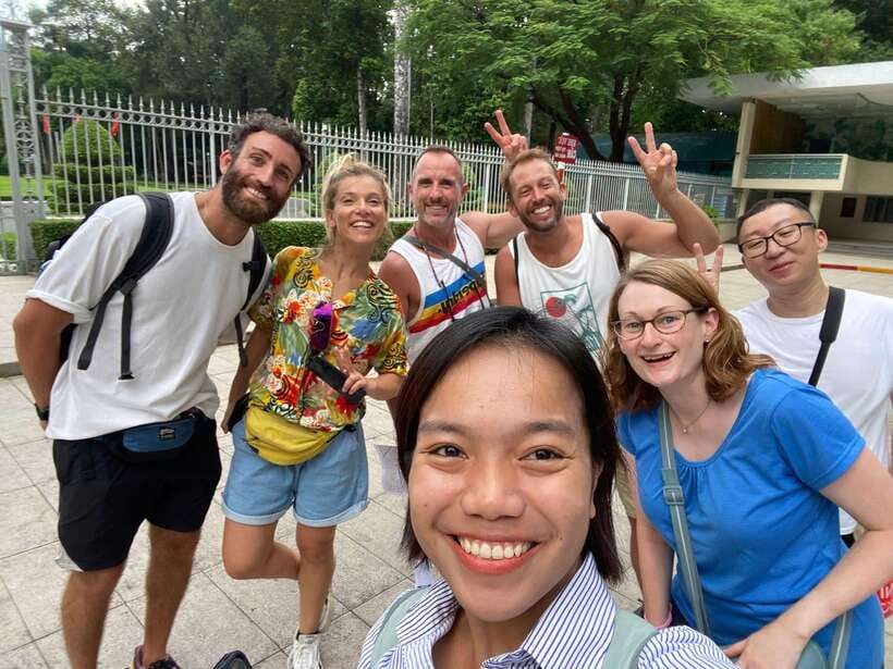 Ho Chi Minh City: Walking Tour with Local Guide - Ho Chi Minh Statue and City Hall