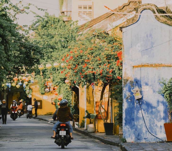 Hoi An: Ancient Town Guided Walking Tour - Dumplings, market life, and useful local advice