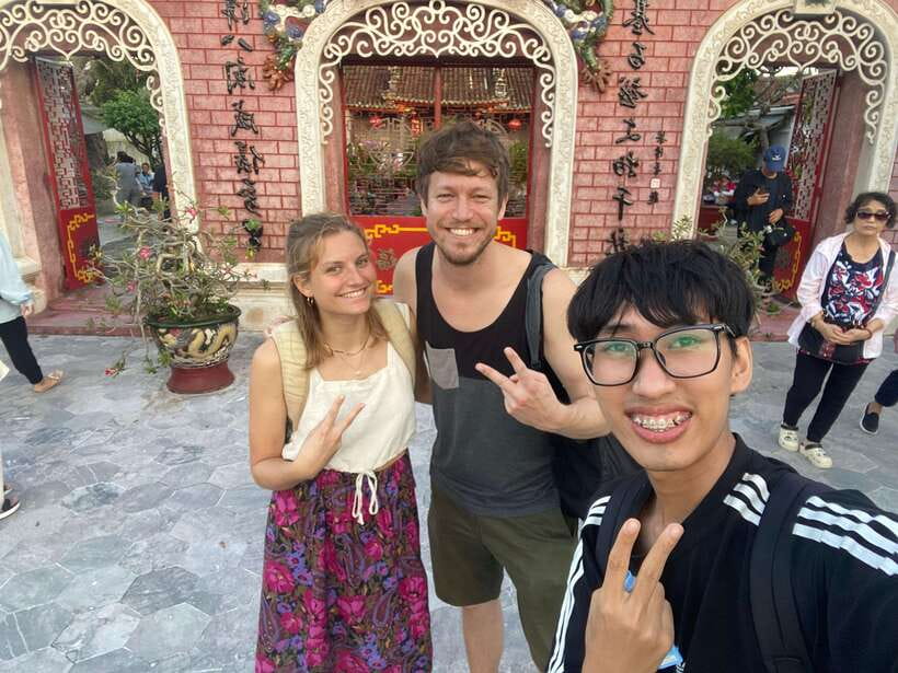 Hoi An Ancient Town - Walking Tour with Local Guide - Traditional Art Performance House