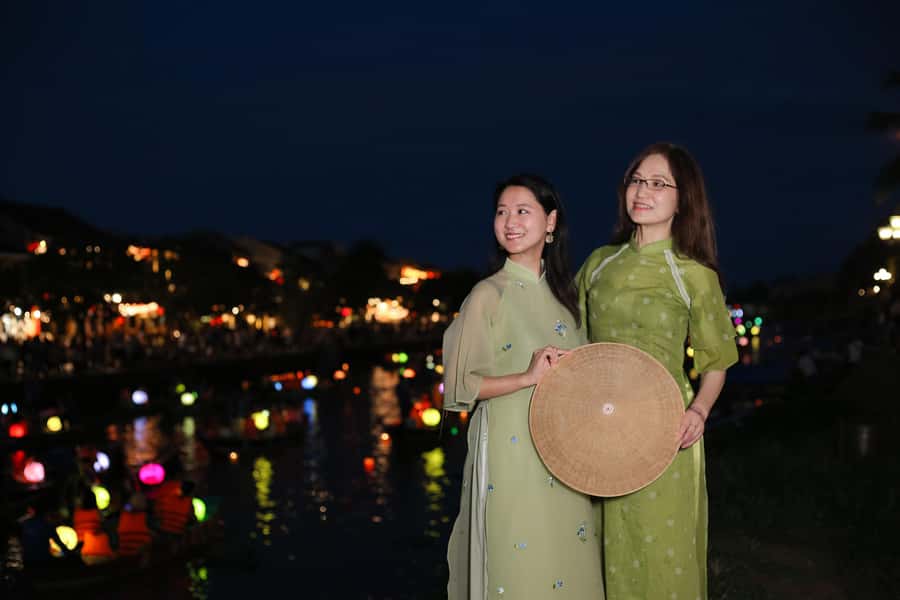 Hoi An/Da Nang: Private Photoshoot & Guided Walking Tour - Makeup, communication, and comfort
