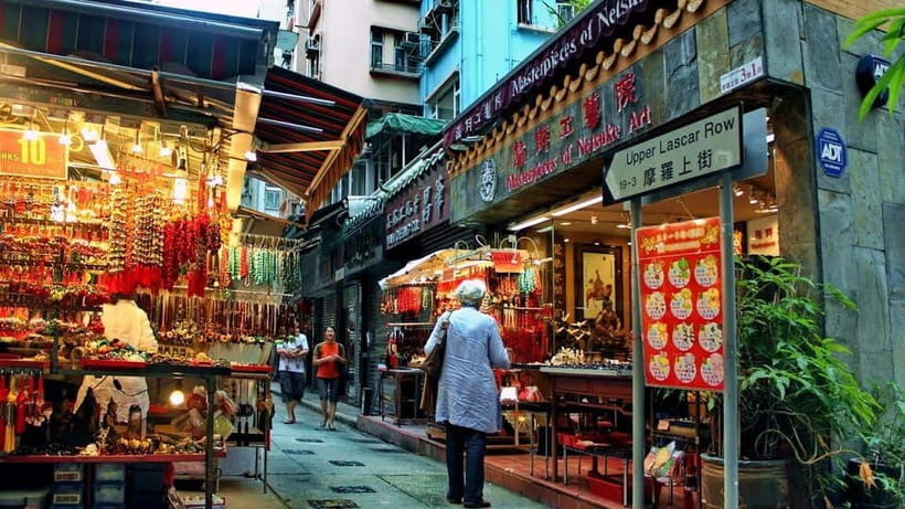 Hong Kong Day Tour: Priority Peak Tram, City Walk & Dim Sum - Tim Ho Wan provides a filling finish