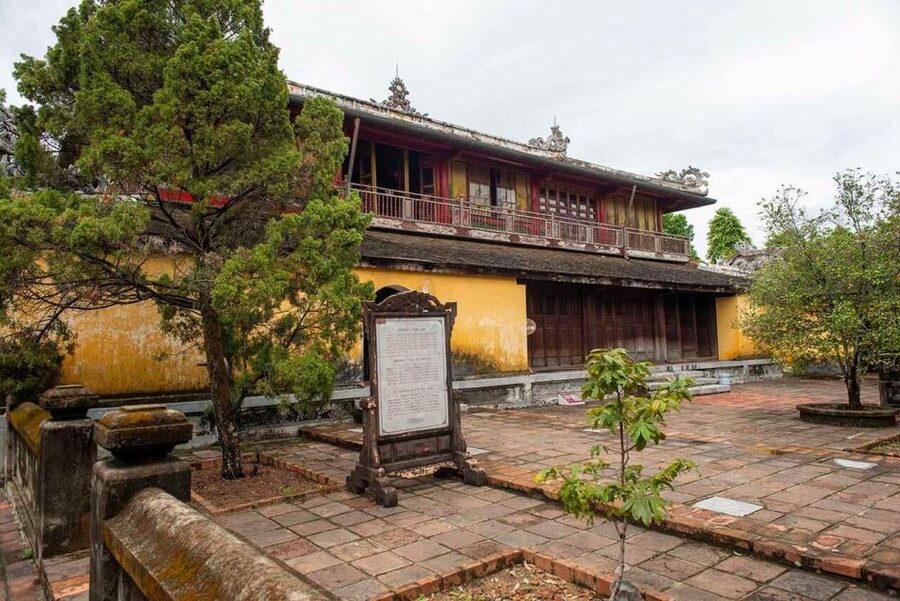 Hue Customizable Tour with Imperial Citadel & Forbidden City - Hien Lam Pavilion, the dynastic urns, and royal memory