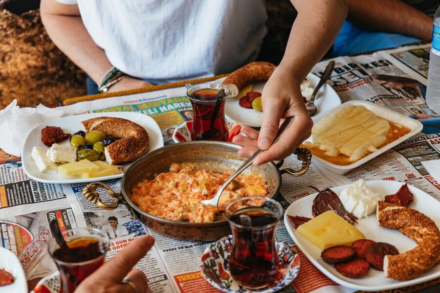 Istanbul: European and Asian Side Guided Foodie Walking Tour - Key points at a glance