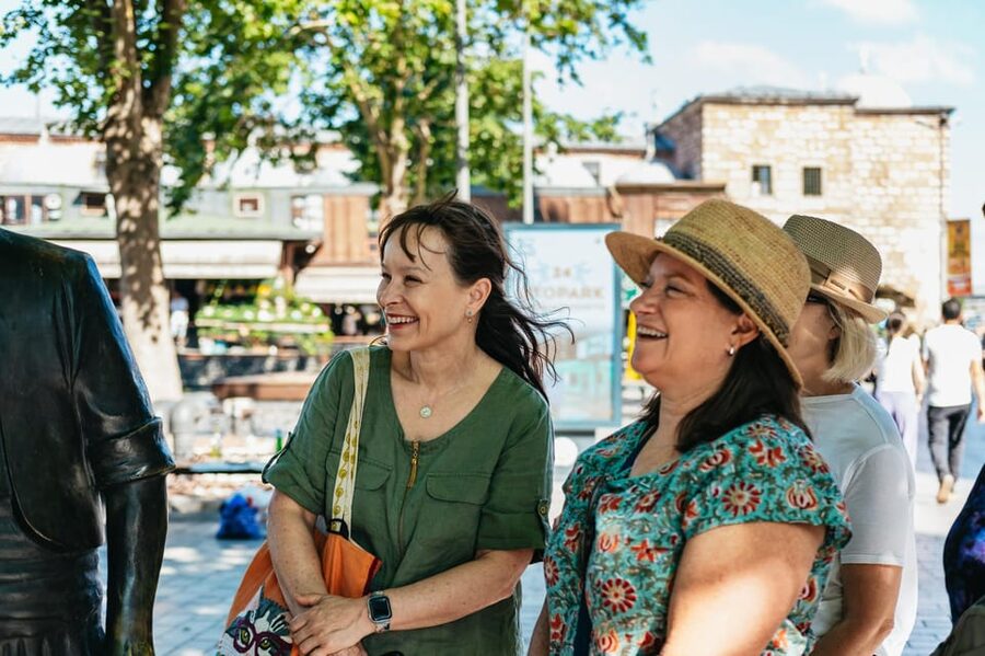 Istanbul: European and Asian Side Guided Foodie Walking Tour - What the guides add