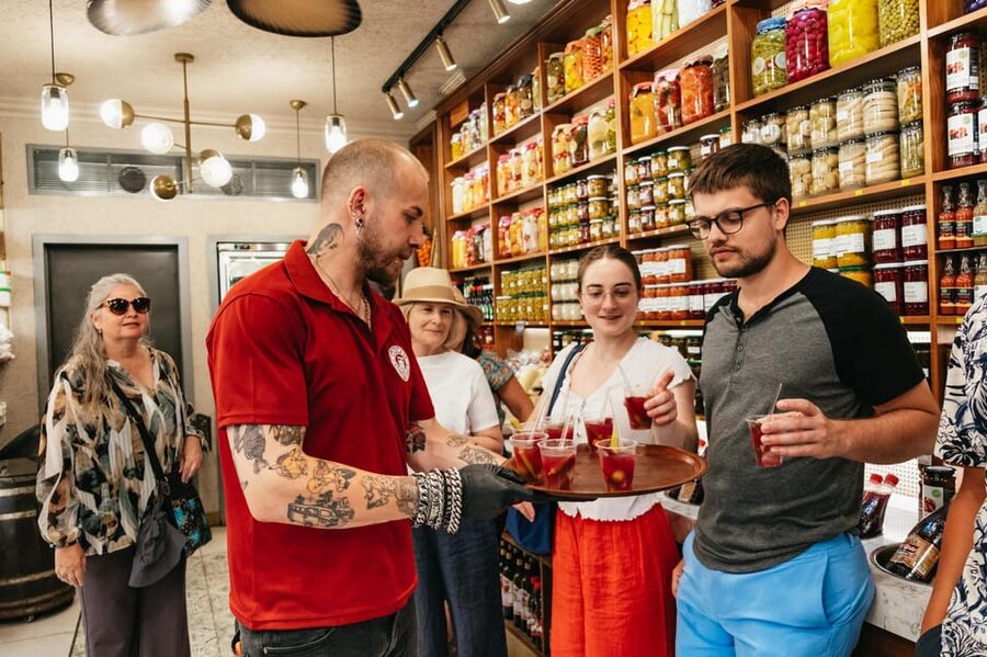 Istanbul: European and Asian Side Guided Foodie Walking Tour - Lunch and the famous kebab stop