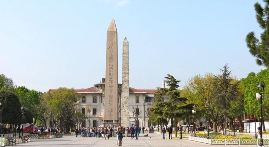 Istanbul: Private Guided Walking Tour - Grand Bazaar, one hour of shopping and people-watching