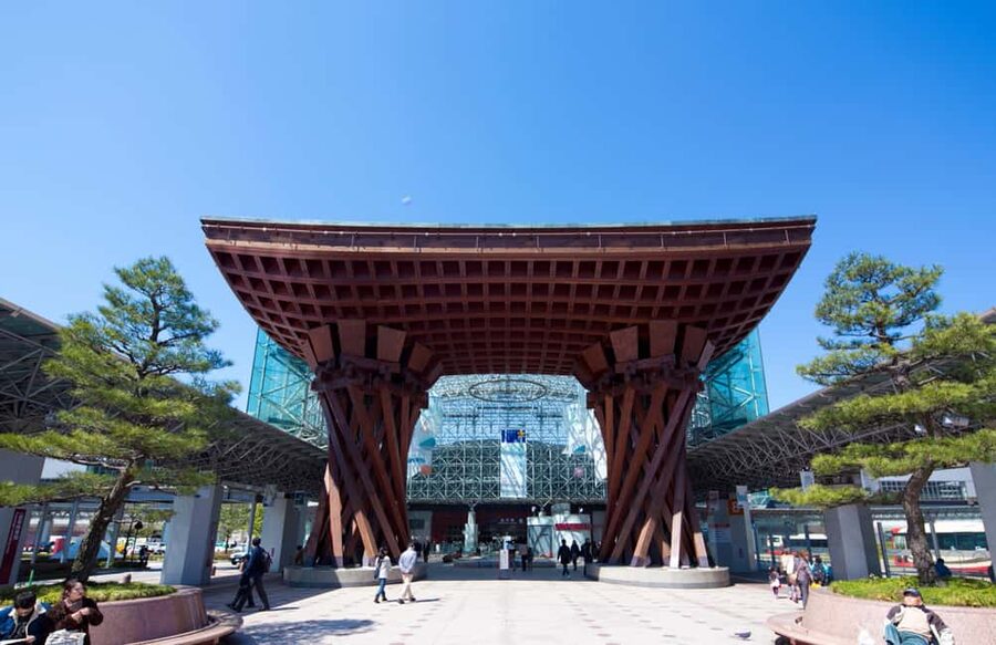 Kanazawa Private/Group Walking Tour: Local & Major Highlight - The café stop: a useful pause, not just a coffee break