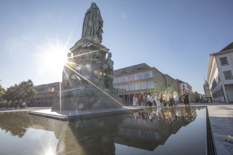 Karlsruhe: Guided City History & Culture Walking Tour - Meeting the tour at the market square