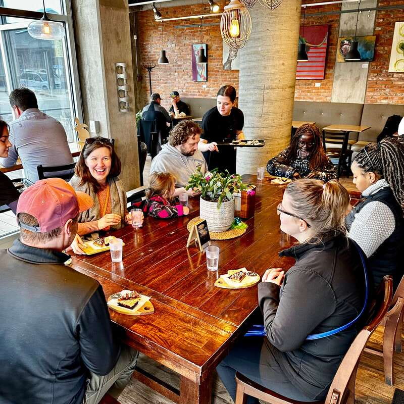 Kelowna: Walking Food Tour with 7 Tastings and 4 Drinks - Why this Kelowna food walk works so well