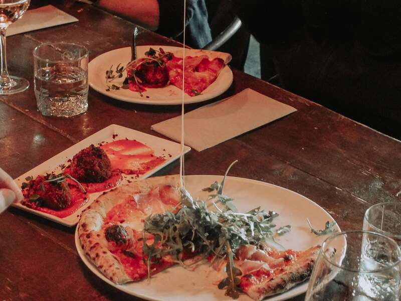 Kelowna: Walking Food Tour with 7 Tastings and 4 Drinks - Tea, bread, and the final stretch