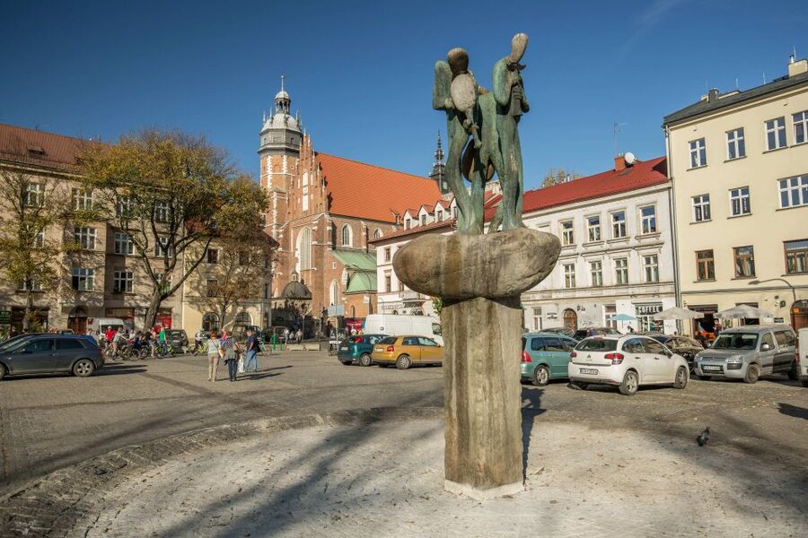 Krakow: Jewish Ghetto Walking Tour - Following the original Ghetto Wall