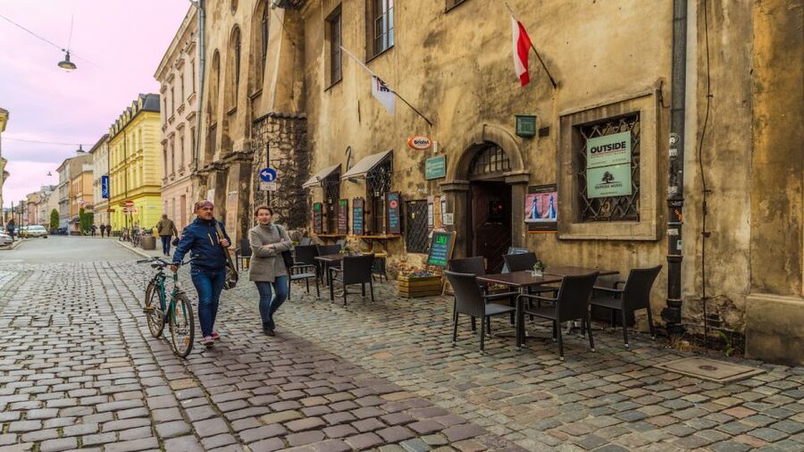 Krakow: Kazimierz Jewish Quarter Walking Tour - Key points at a glance