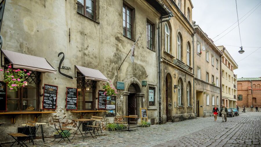 Krakow: Kazimierz Jewish Quarter Walking Tour - The Old Synagogue and the shape of Jewish life